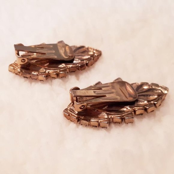 Vintage clip on earrings. Crystal and leaf pattern - Picture 3 of 3